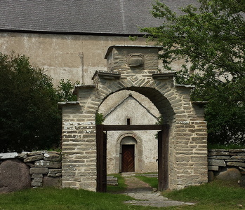  Källa gamla kyrka