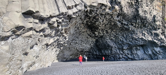 Den sorte sandstrand Reynisfjara